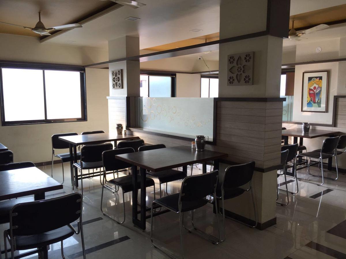 סולאפור Hotel Vikas Palace מראה חיצוני תמונה